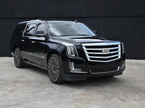 Used 2016 Cadillac Escalade ESV Premium RWD image 2