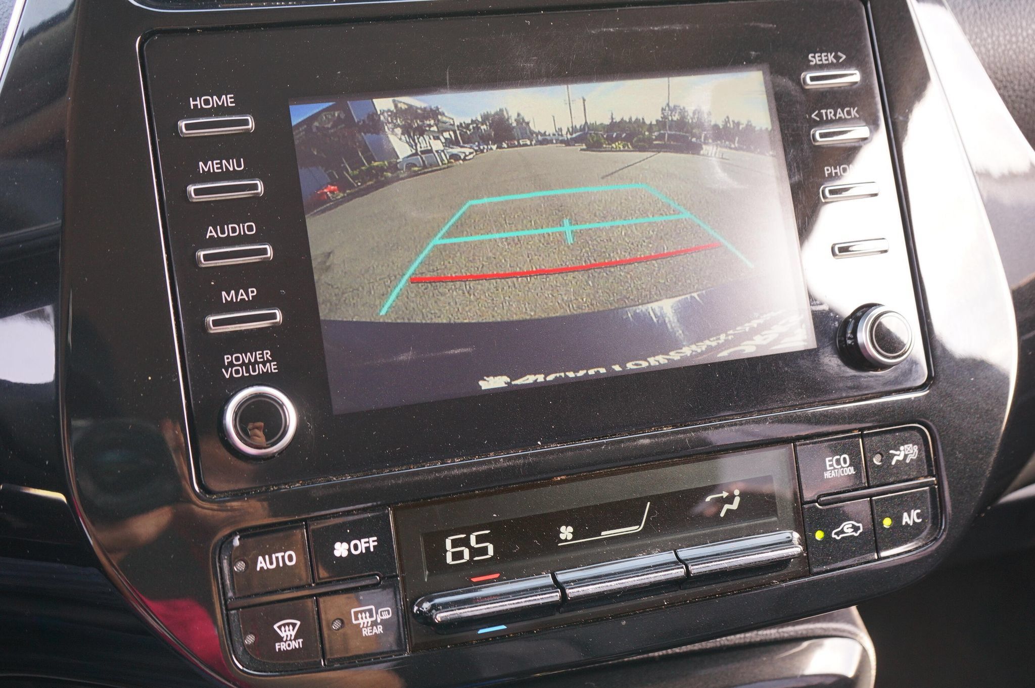 Used 2020 Toyota Prius XLE FWD image 18
