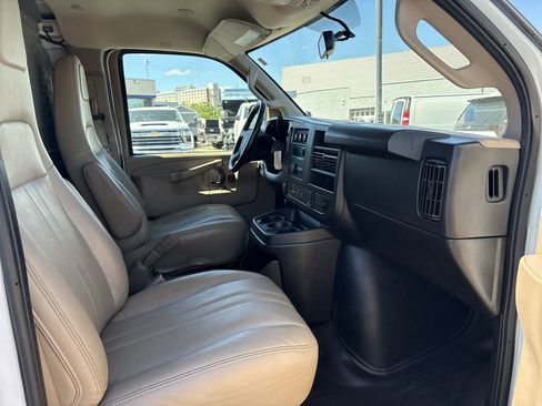 Used 2023 GMC Savana 2500 Extended w/ Driver Convenience Package RWD image 19