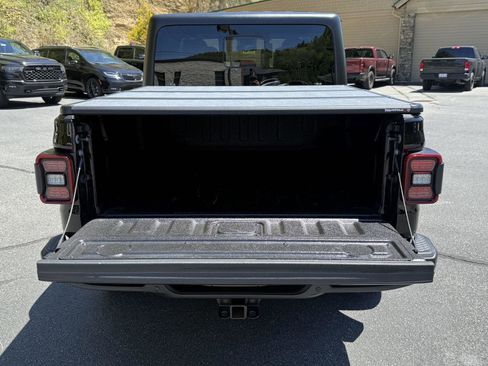 Used 2024 Jeep Gladiator Mojave w/ Safety Group AWD/4WD image 7