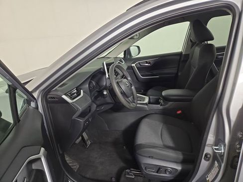 Used 2025 Toyota RAV4 XLE AWD/4WD image 12