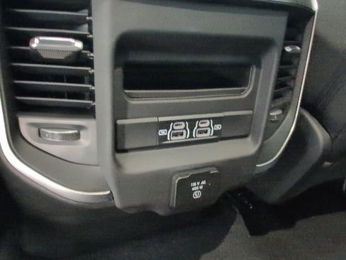 New 2026 RAM 1500 4x4 Crew Cab image 31