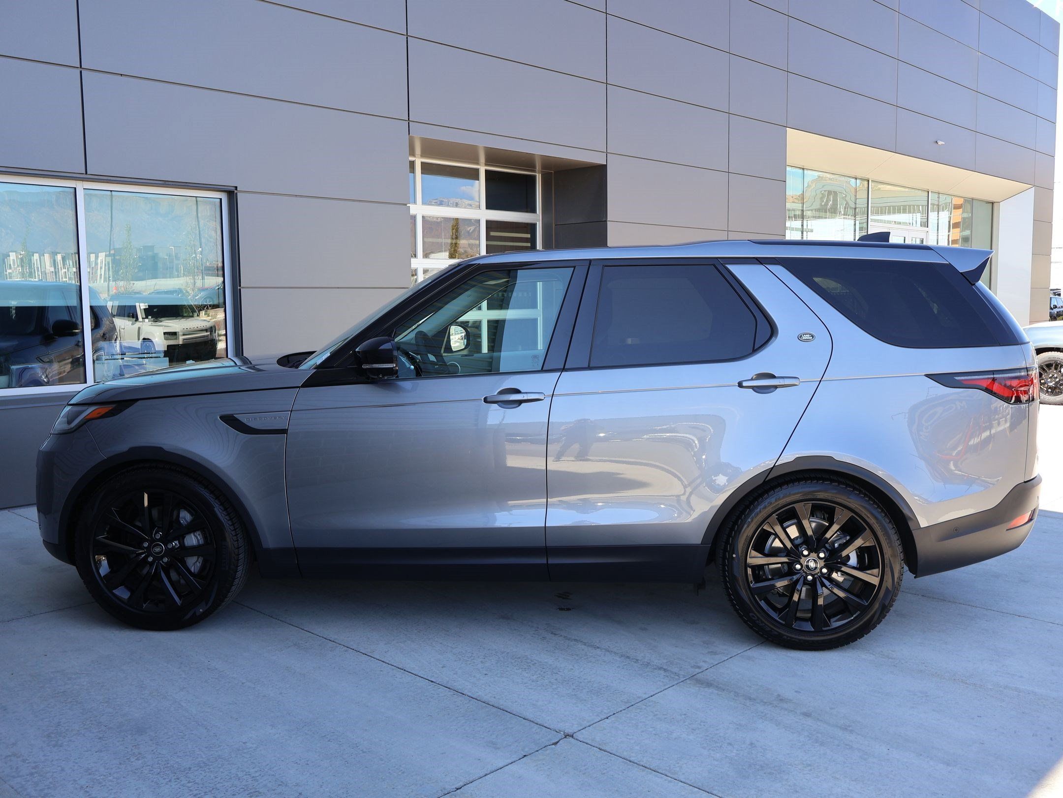 Used 2026 Land Rover Discovery S AWD/4WD image 11