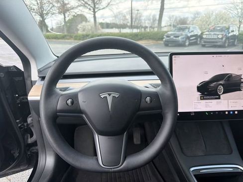 Used 2023 Tesla Model 3 Standard Range image 9