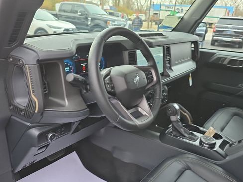 New 2025 Ford Bronco Badlands w/ Sasquatch Package AWD/4WD image 16