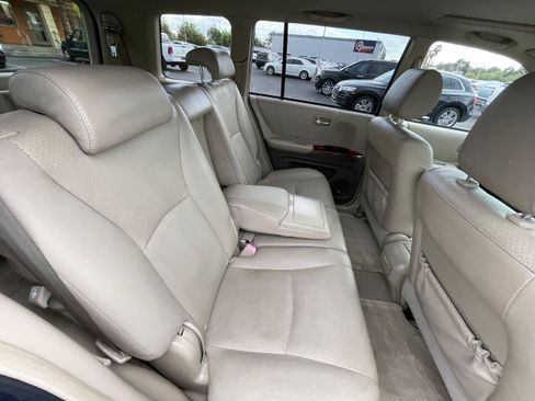 Used 2005 Toyota Highlander 2WD V6 w/ 3rd Row image 21