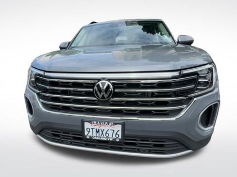 Certified 2025 Volkswagen Atlas SE FWD image 3