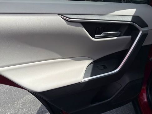 Used 2022 Toyota RAV4 XLE image 11