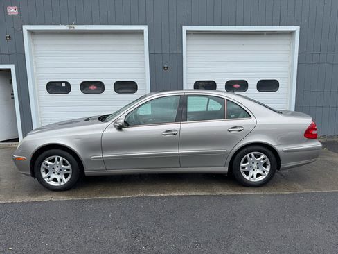Used 2005 Mercedes-Benz E 320 4MATIC Sedan image 7