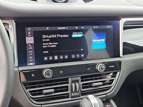 Certified 2026 Porsche Macan AWD/4WD image 18