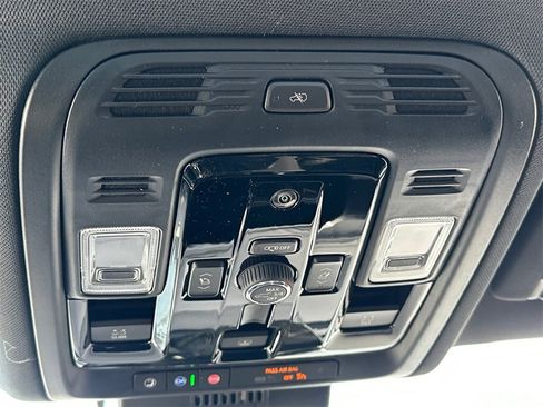 New 2026 Chevrolet Suburban Premier image 19