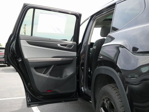 New 2025 Volkswagen Atlas Peak Edition SE image 36