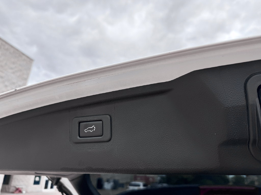 Used 2018 Subaru Outback 2.5i Touring w/ Popular Package #3 AWD/4WD image 15