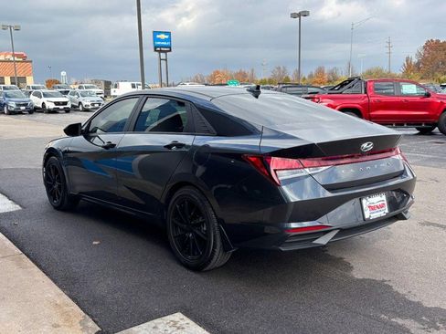 Used 2023 Hyundai Elantra SE image 6