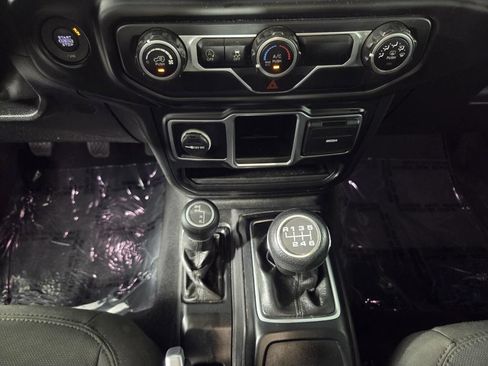 Used 2020 Jeep Gladiator Sport AWD/4WD image 14