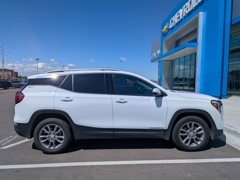 Certified 2024 GMC Terrain SLT AWD/4WD image 4