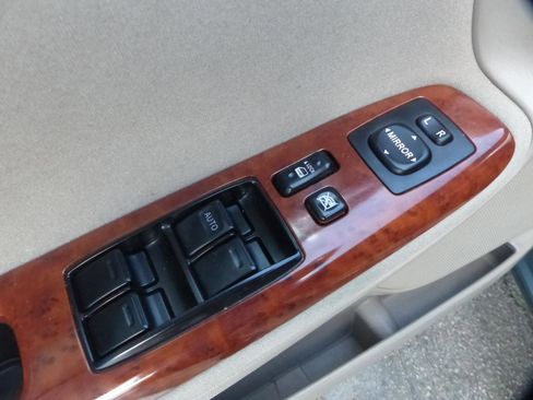 Used 2006 Toyota Camry XLE FWD image 19