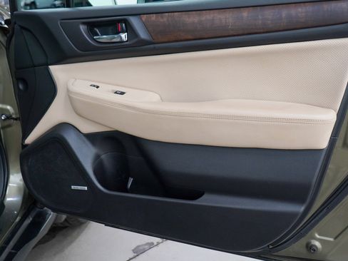 Used 2017 Subaru Outback 2.5i Limited AWD/4WD image 9