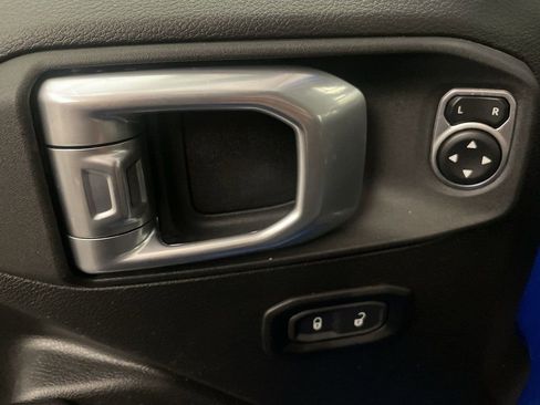 Used 2023 Jeep Gladiator Sport image 16