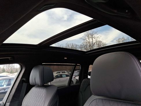 Used 2025 BMW X7 M60i image 14