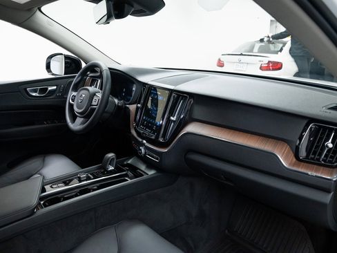 Used 2024 Volvo XC60 T8 Plus image 26