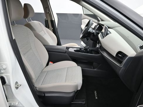 Used 2023 Nissan Rogue SV FWD image 26