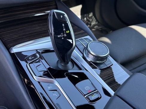 Certified 2023 BMW 530e w/ Convenience Package image 27