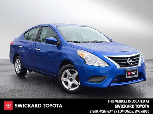 Used 2017 Nissan Versa SV image 1