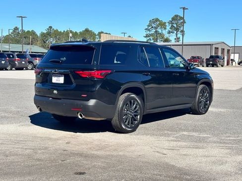 Used 2022 Chevrolet Traverse RS w/ LPO, 'HIT The Road' Package FWD image 5