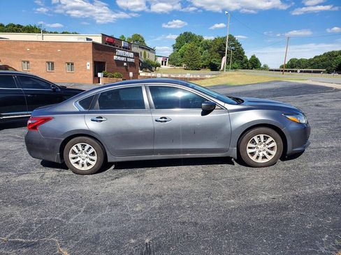 Used 2017 Nissan Altima 2.5 S w/ Power Driver Seat Package FWD image 4