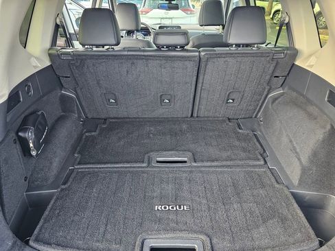 Used 2023 Nissan Rogue Platinum image 10