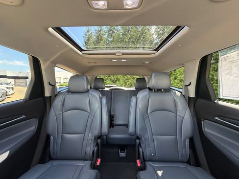 Used 2021 Buick Enclave Essence w/ Sound and Sites Package FWD image 3