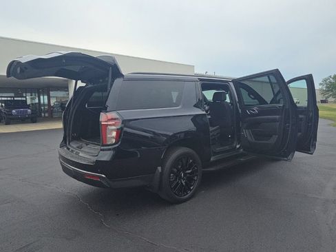 Used 2022 Chevrolet Suburban RST w/ Luxury Package AWD/4WD image 23
