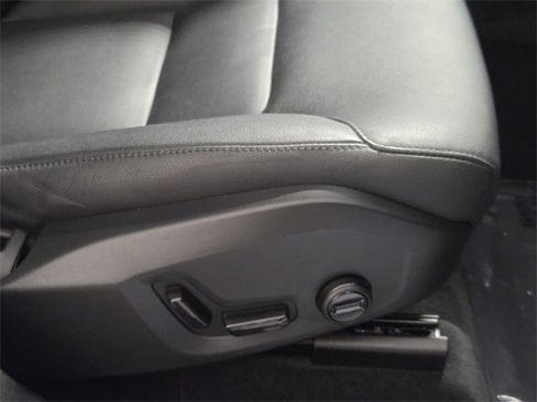 Used 2025 Volvo XC60 B5 Core image 25