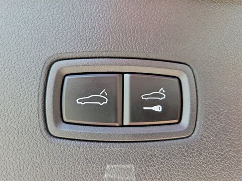 Used 2025 Porsche Cayenne image 18