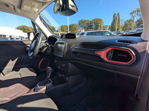 Used 2020 Jeep Renegade Latitude image 23