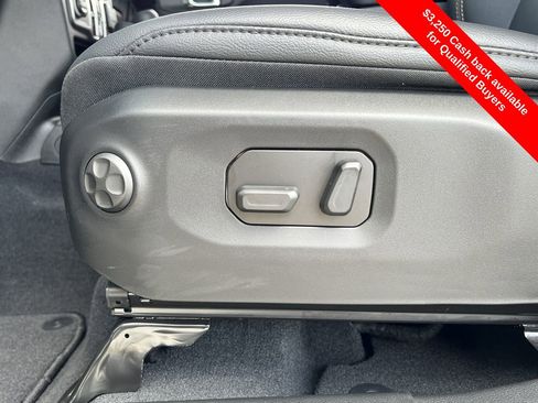 New 2025 Jeep Gladiator Sport image 19