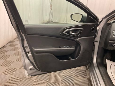 Used 2016 Chrysler 200 Limited image 22