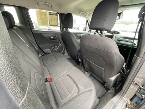 Used 2021 Jeep Renegade Latitude FWD image 26