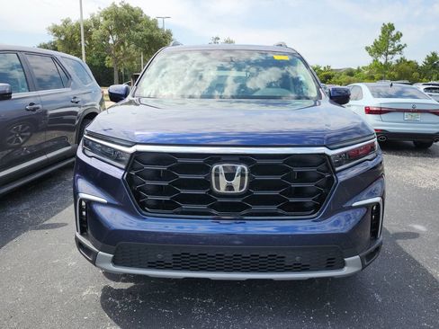 Used 2024 Honda Pilot Touring image 7