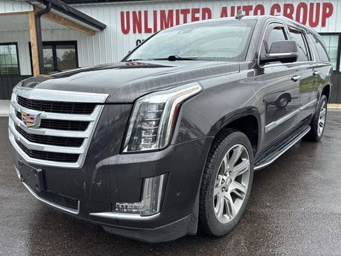 Used 2017 Cadillac Escalade ESV Luxury AWD/4WD image 2