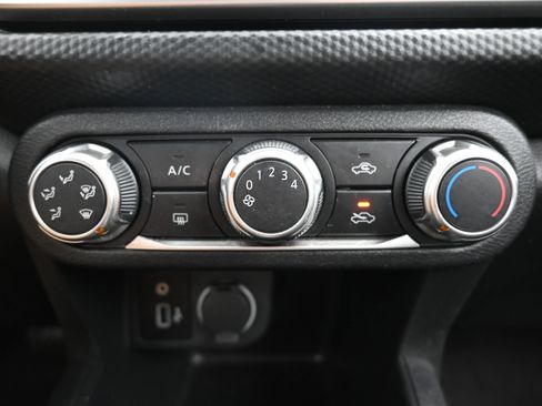 Used 2022 Nissan Kicks S w/ Interior Electronics Package FWD image 17