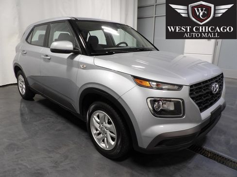 Used 2021 Hyundai Venue SE FWD image 1