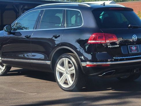Used 2017 Volkswagen Touareg Executive AWD/4WD image 8