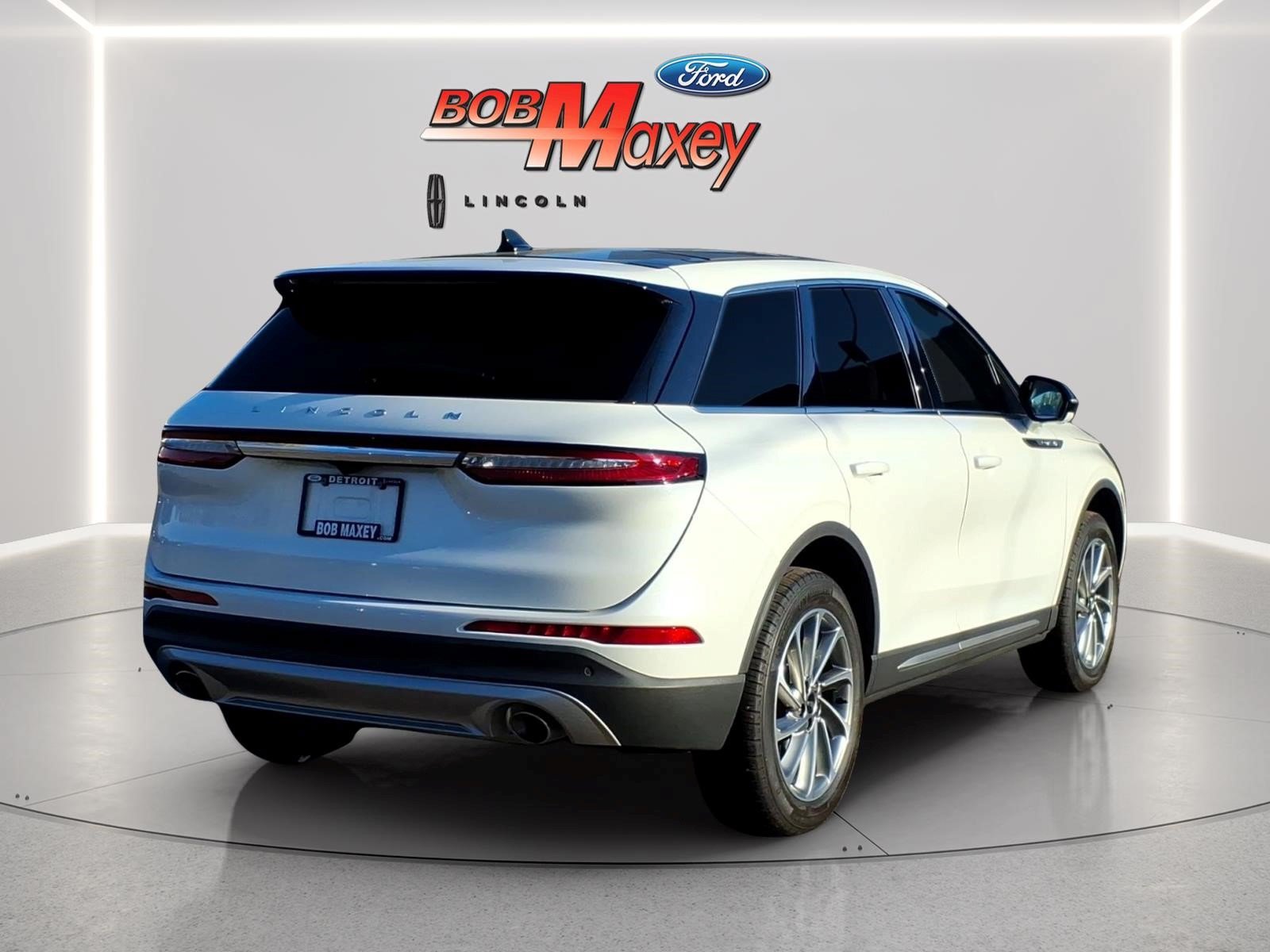 Used 2024 Lincoln Corsair AWD w/ Equipment Group 101A image 4