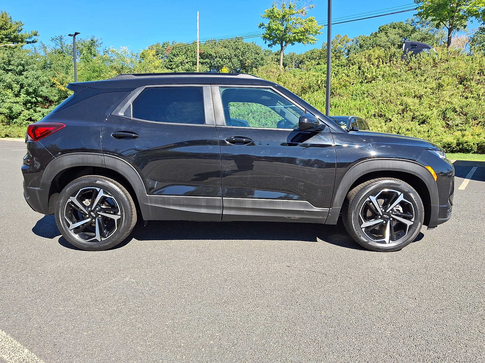 Used 2023 Chevrolet TrailBlazer RS w/ Sun and Liftgate Package FWD image 7