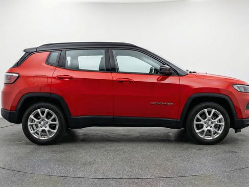 Used 2025 Jeep Compass Limited image 11