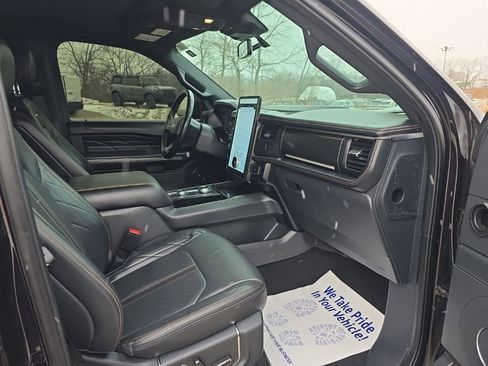 Used 2024 Ford Expedition Platinum image 46