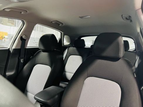 Used 2022 Hyundai Kona SE w/ Cargo Package image 3