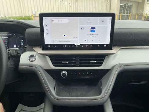Used 2025 Ford Explorer Active w/ Active Comfort Package RWD image 22